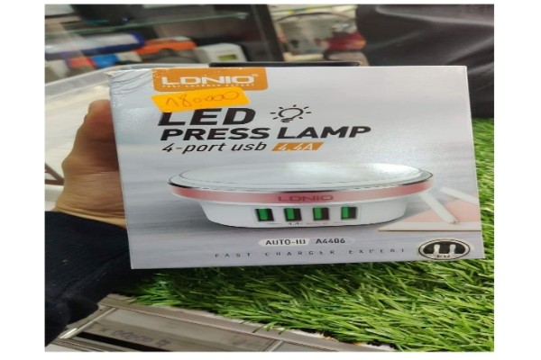   أربع منافذ USB شاحن 